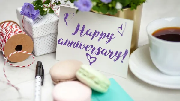 Best Anniversary Gifts UK: Top Trending and Best-Selling Ideas for 2025